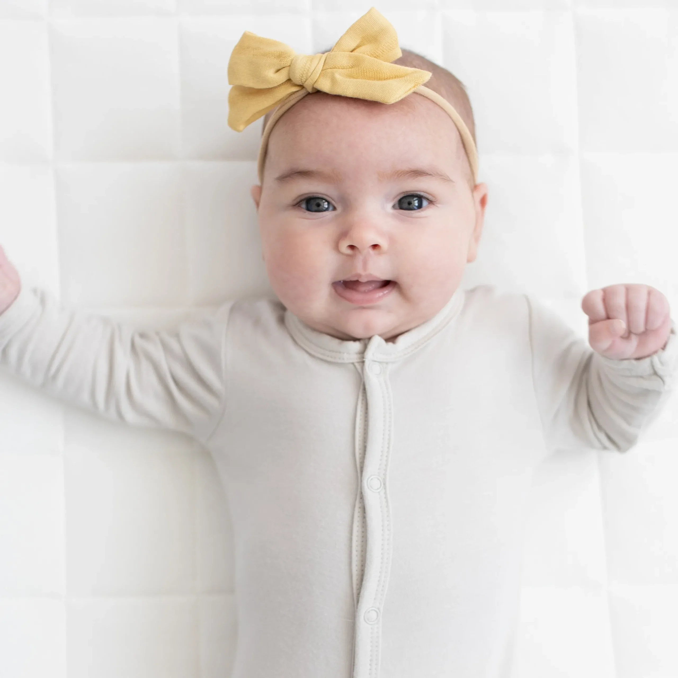 Outlet Kyte Baby Bamboo Muslin Medium Bow in Sandcastle
