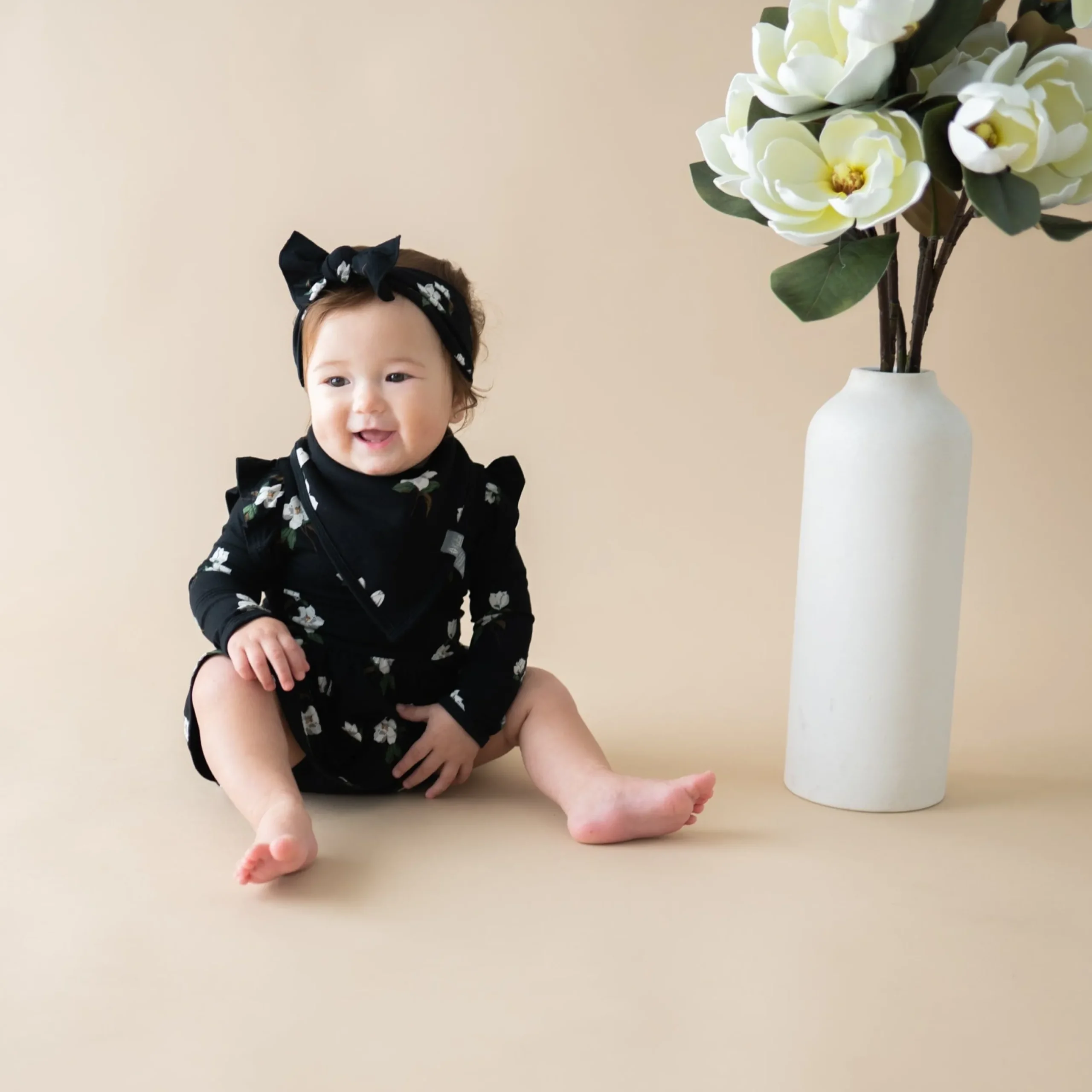 Hot Kyte Baby Knotted Bow Headband in Small Midnight Magnolia