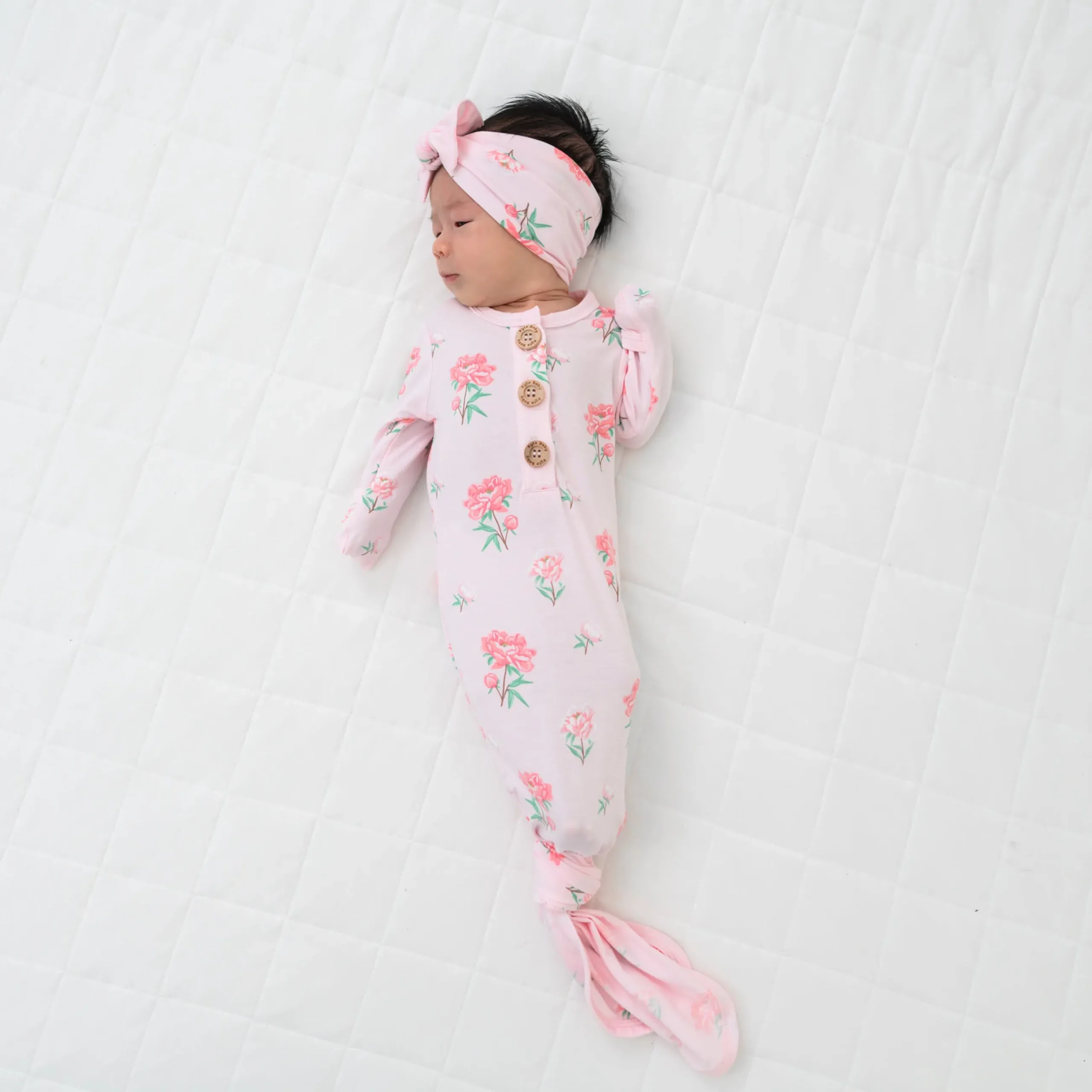 Outlet Kyte Baby Knotted Gown with Bow Set in Sakura Peony