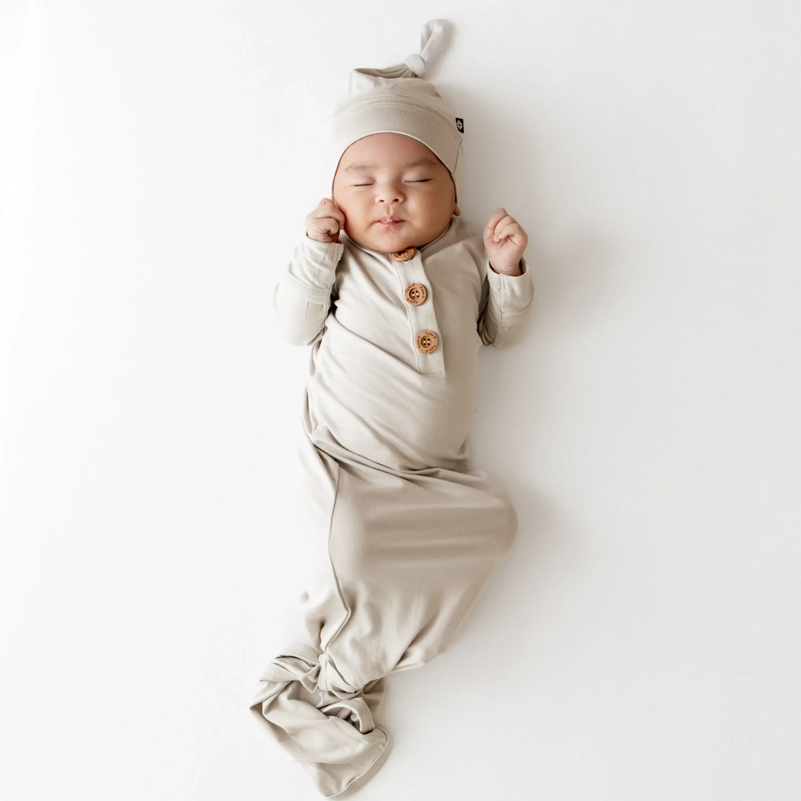 Outlet Kyte Baby Knotted Gown with Hat Set in Oat