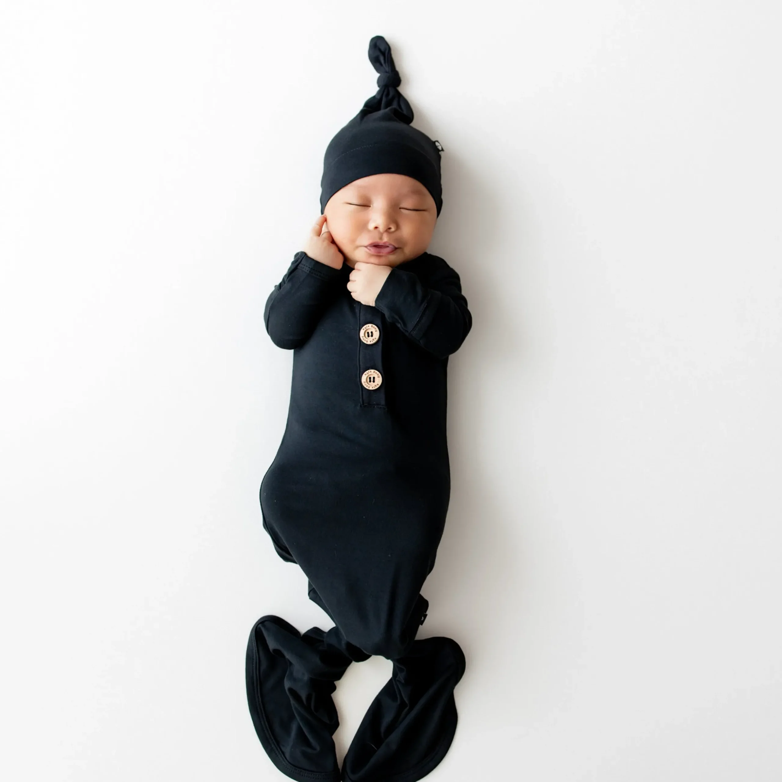 Hot Kyte Baby Knotted Gown with Hat Set in Midnight