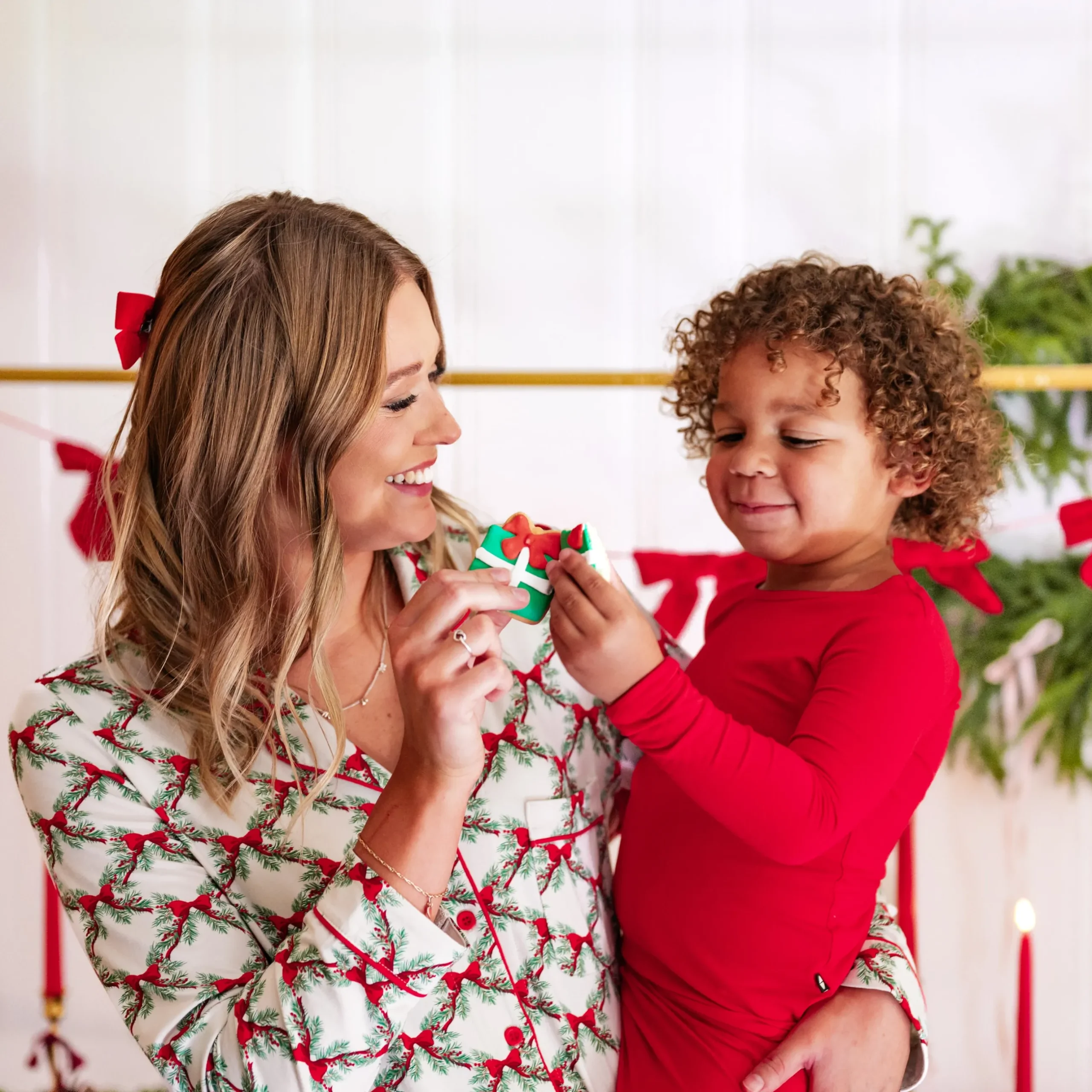 Hot Kyte Baby Long-Sleeved Women's Pajama Set in Holiday Bow