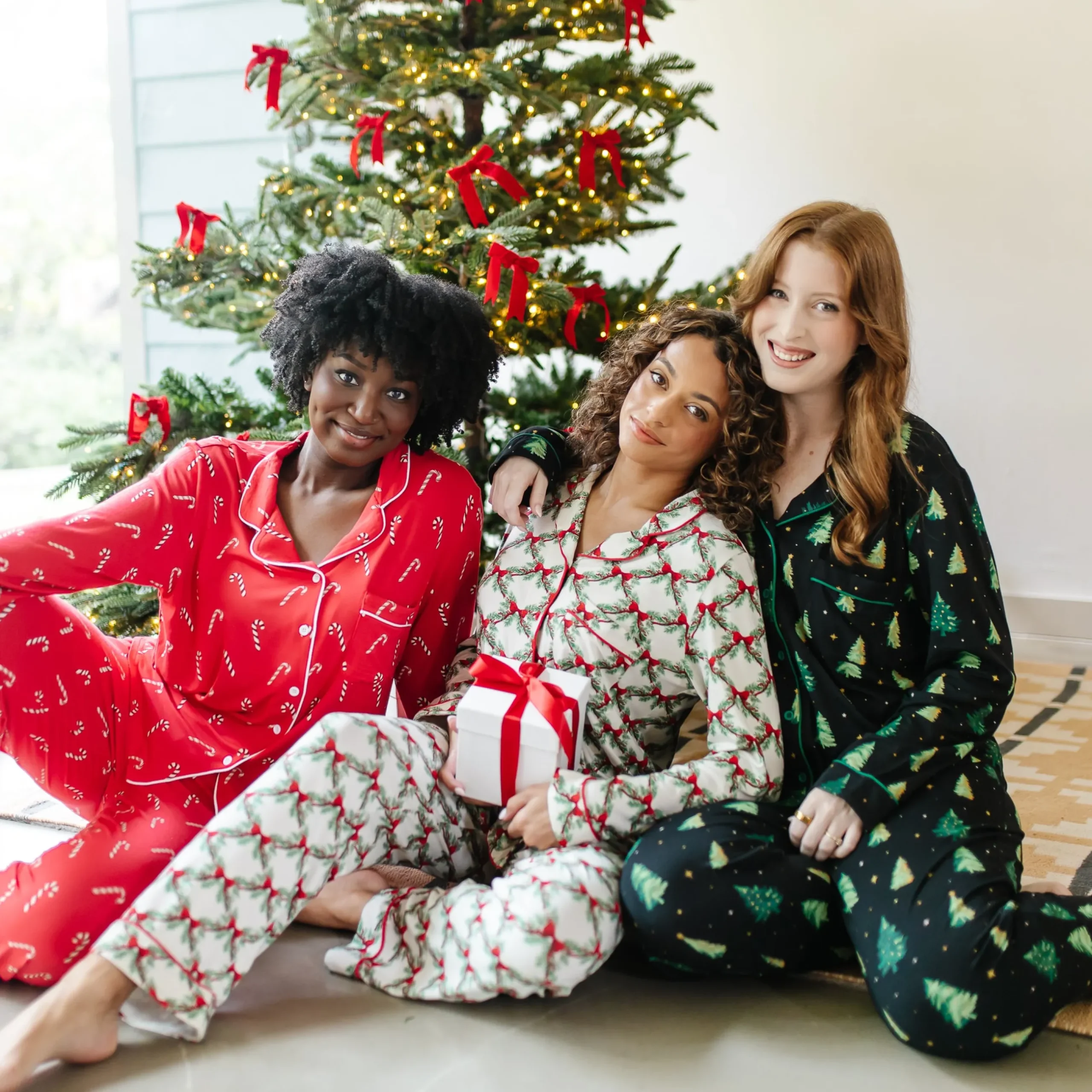 Hot Kyte Baby Long-Sleeved Women's Pajama Set in Holiday Bow
