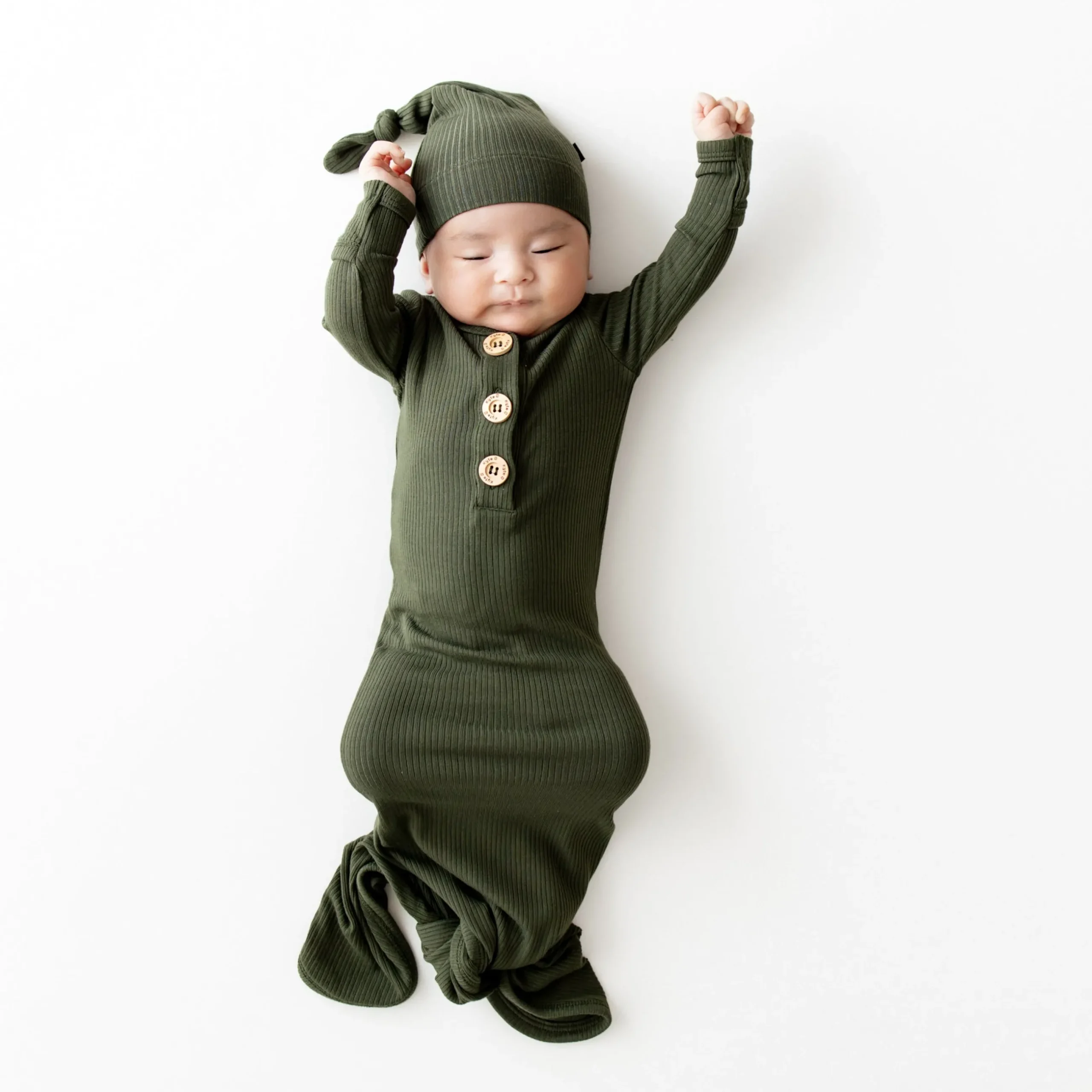 Clearance Kyte Baby Ribbed Knotted Gown with Hat Set in Fir
