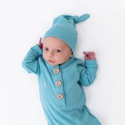 Hot Kyte Baby Ribbed Knotted Gown with Hat Set in Makai