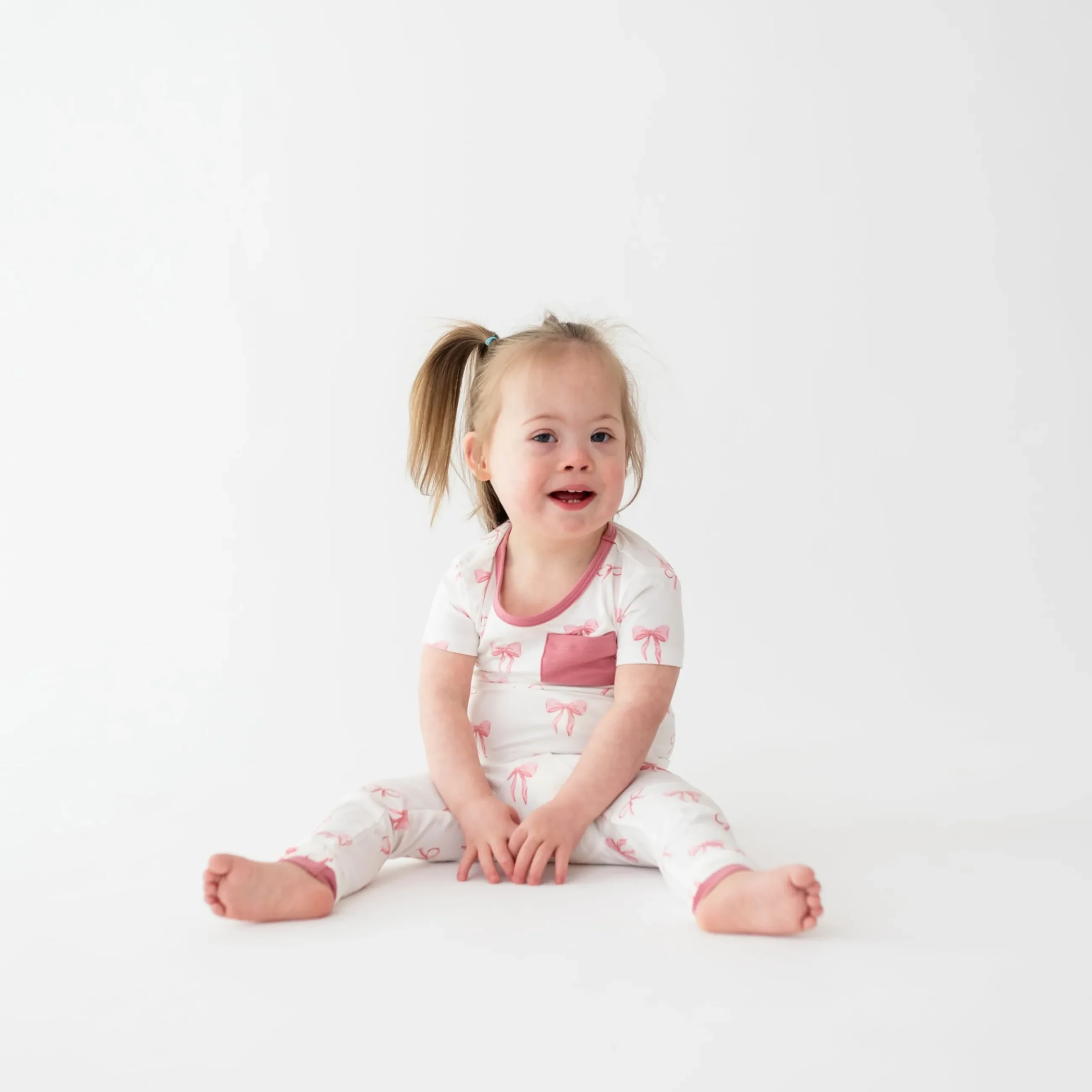 Kyte Baby Short Sleeve with Pants Pajamas in Bow