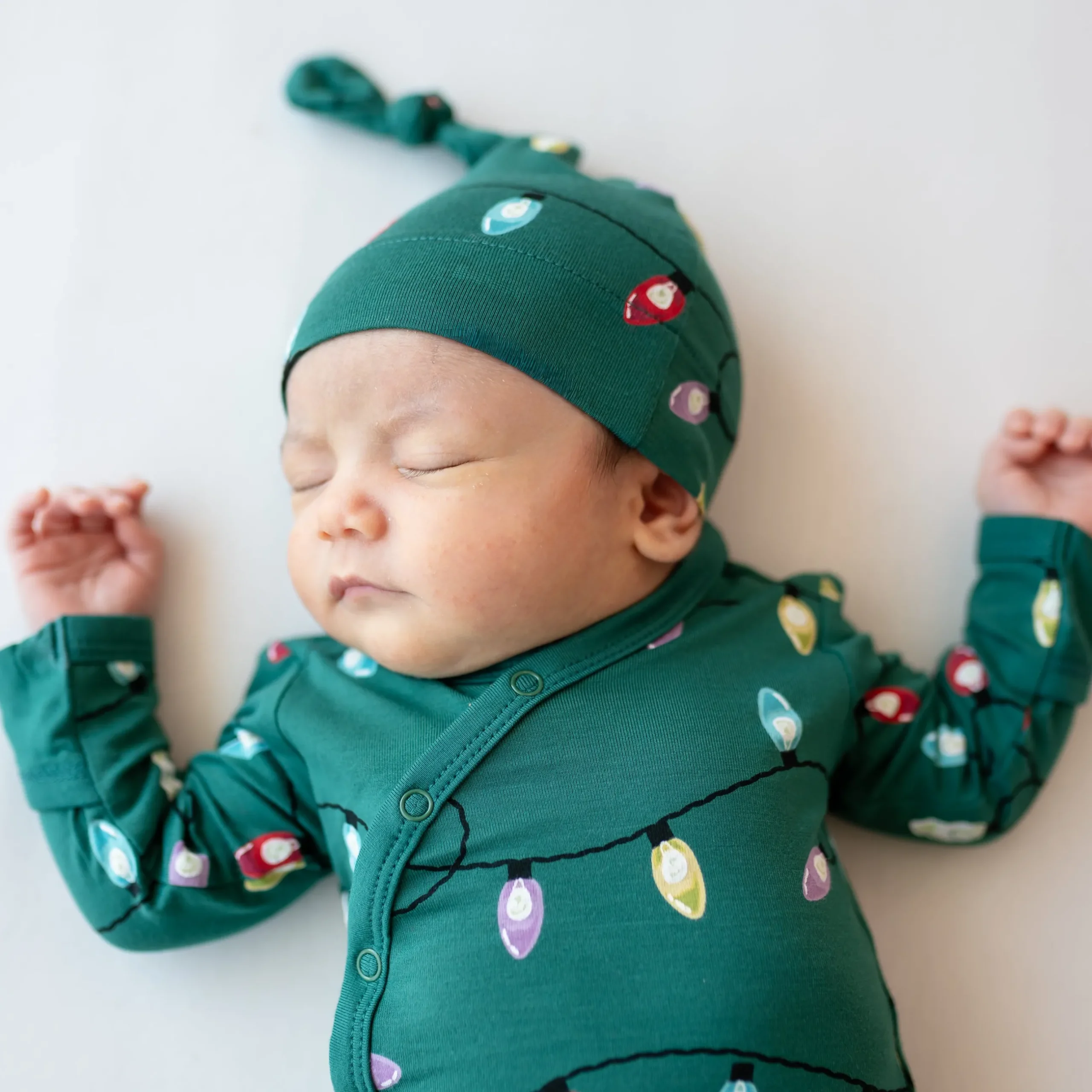 Discount Kyte Baby Take Me Home Set with Cap in Merry and Bright