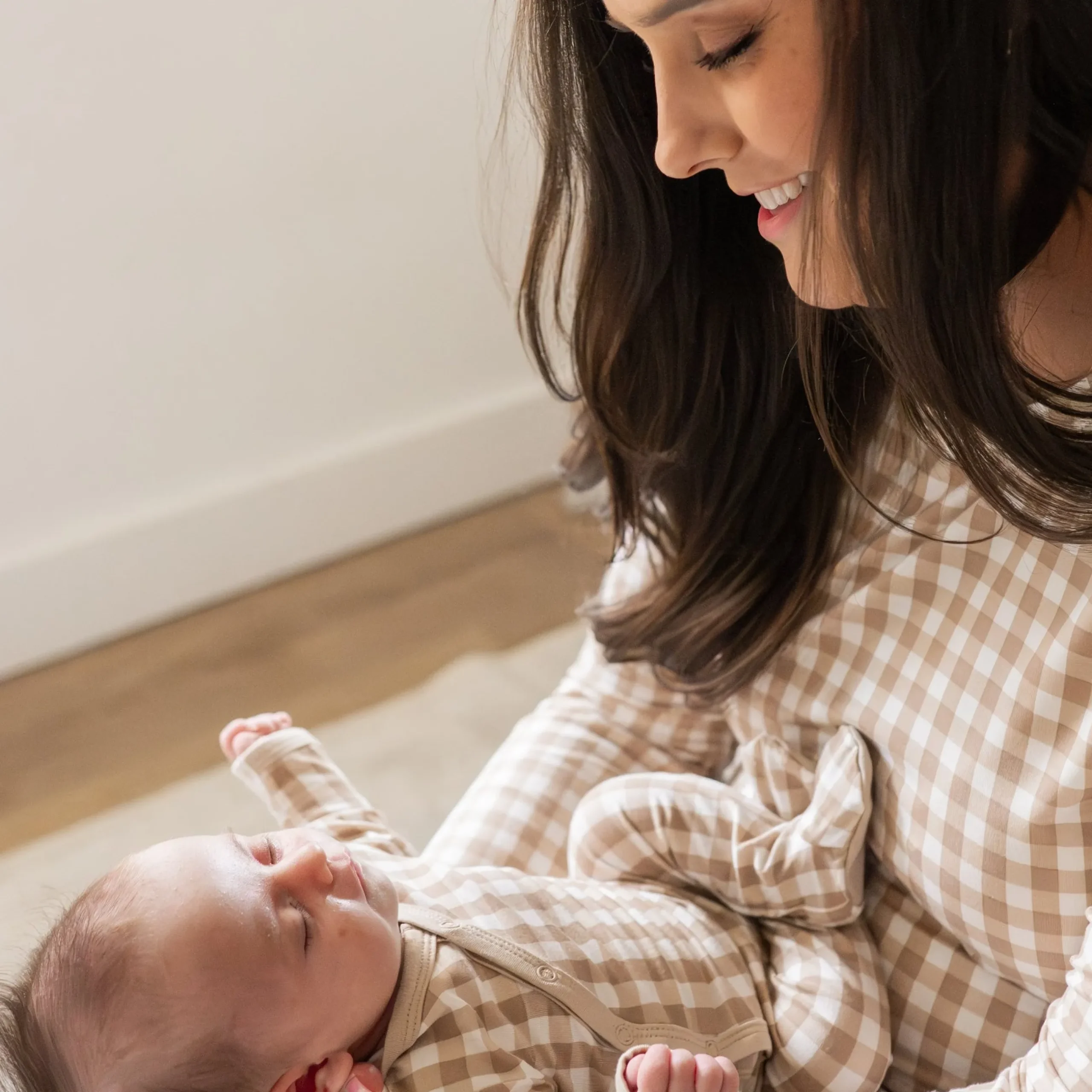New Kyte Baby Take Me Home Set with Cap in Gingham Bisque