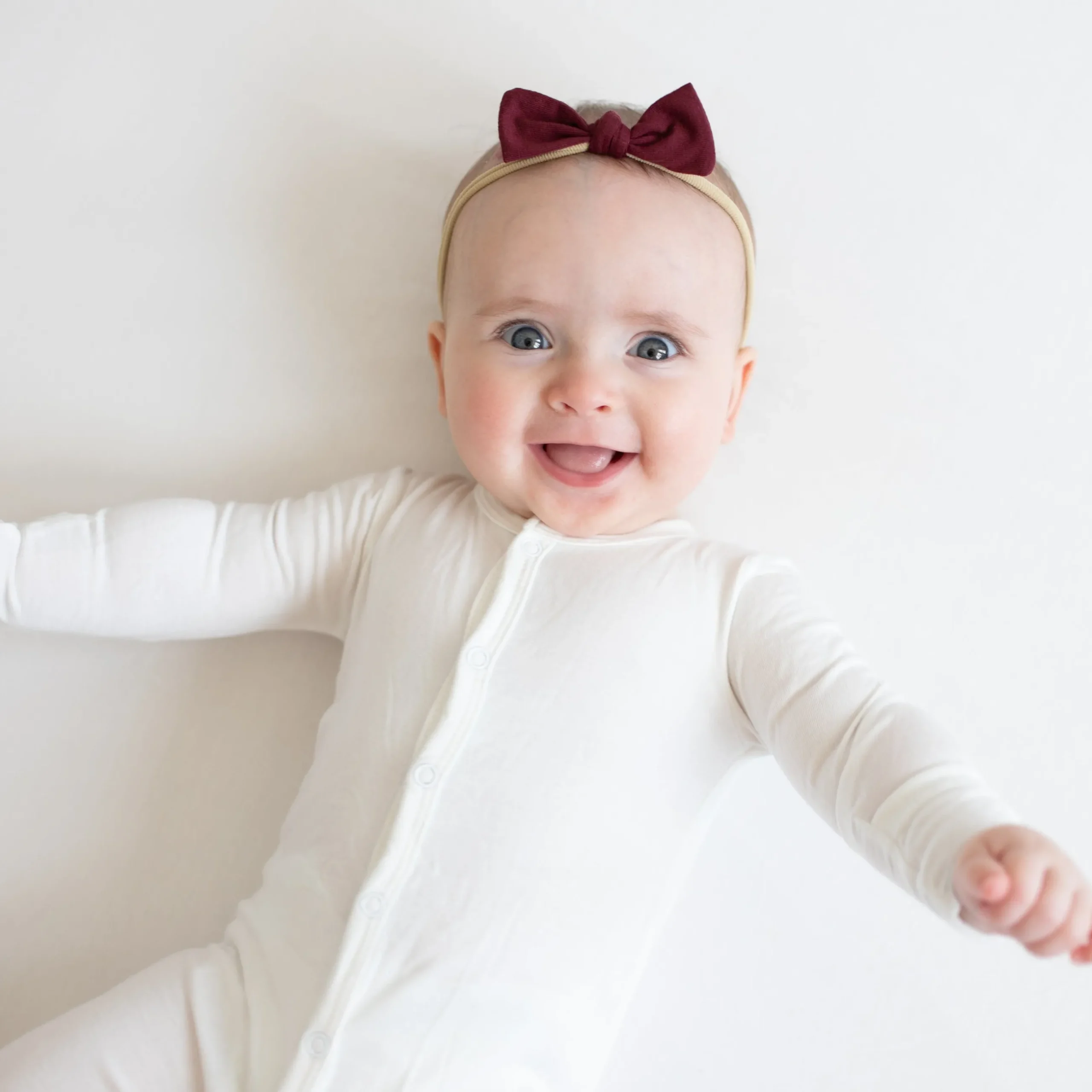 Best Kyte Baby Tiny Nylon Bow in Burgundy