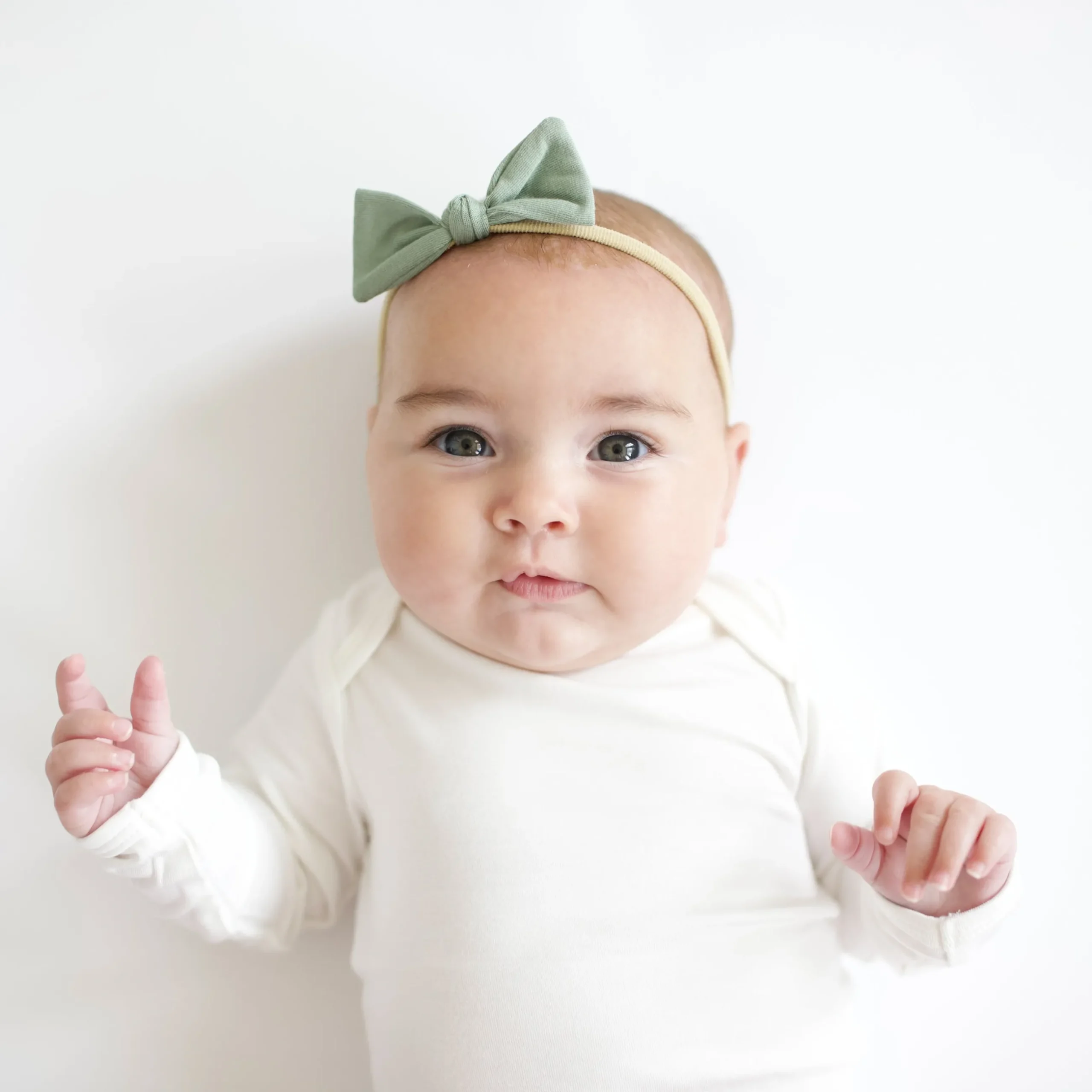 Hot Kyte Baby Tiny Nylon Bow in Thyme