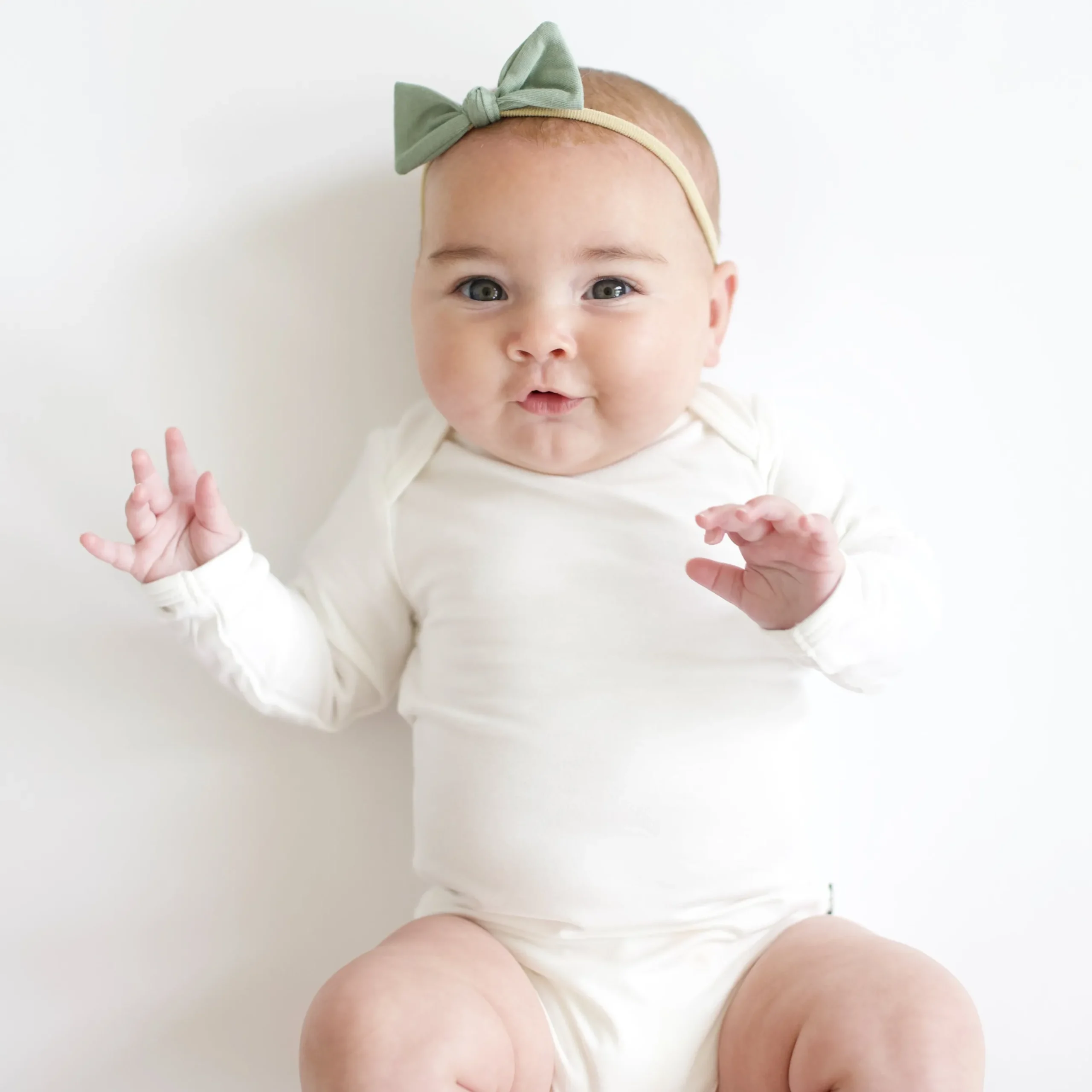 Hot Kyte Baby Tiny Nylon Bow in Thyme