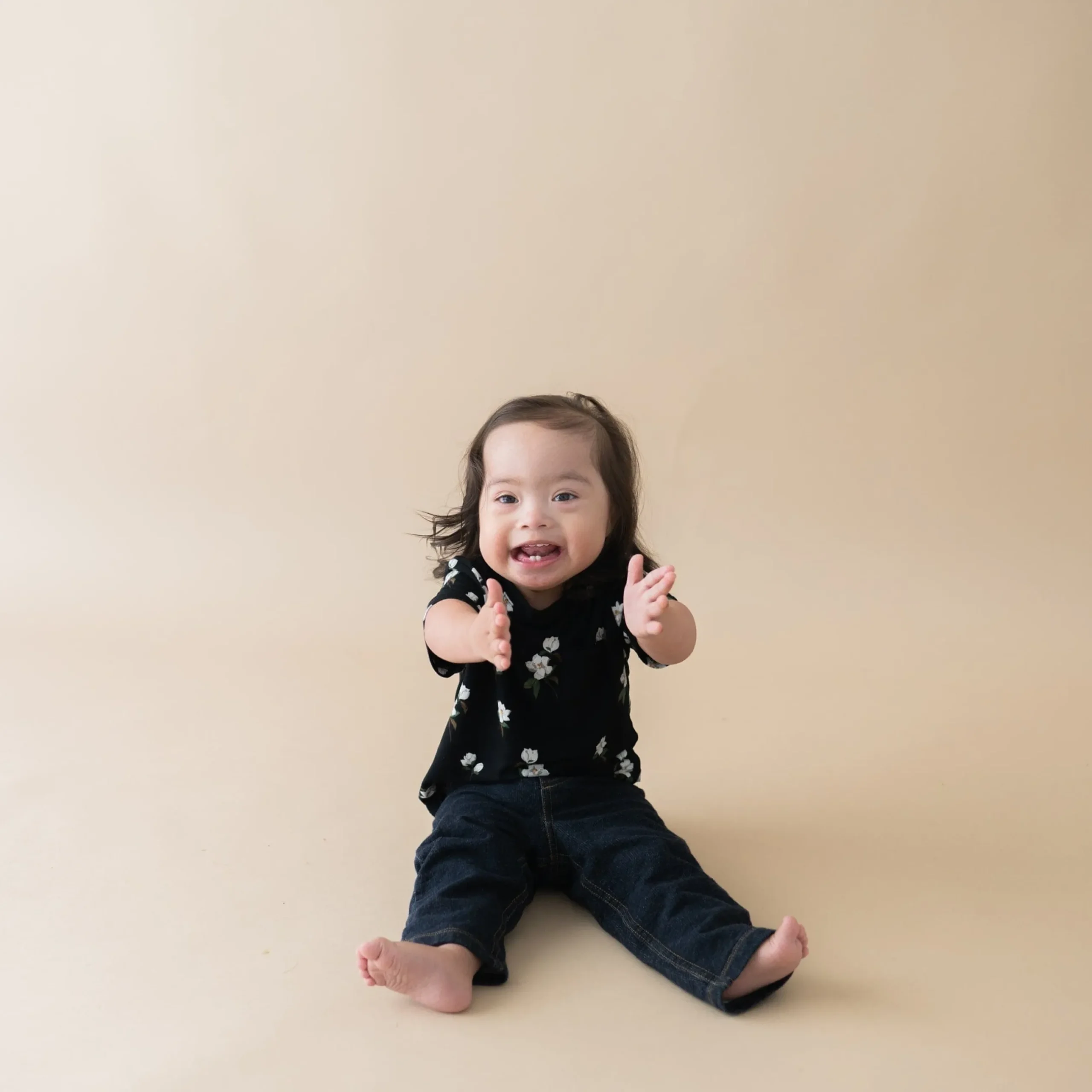 Clearance Kyte Baby Toddler Crew Neck Tee in Small Midnight Magnolia