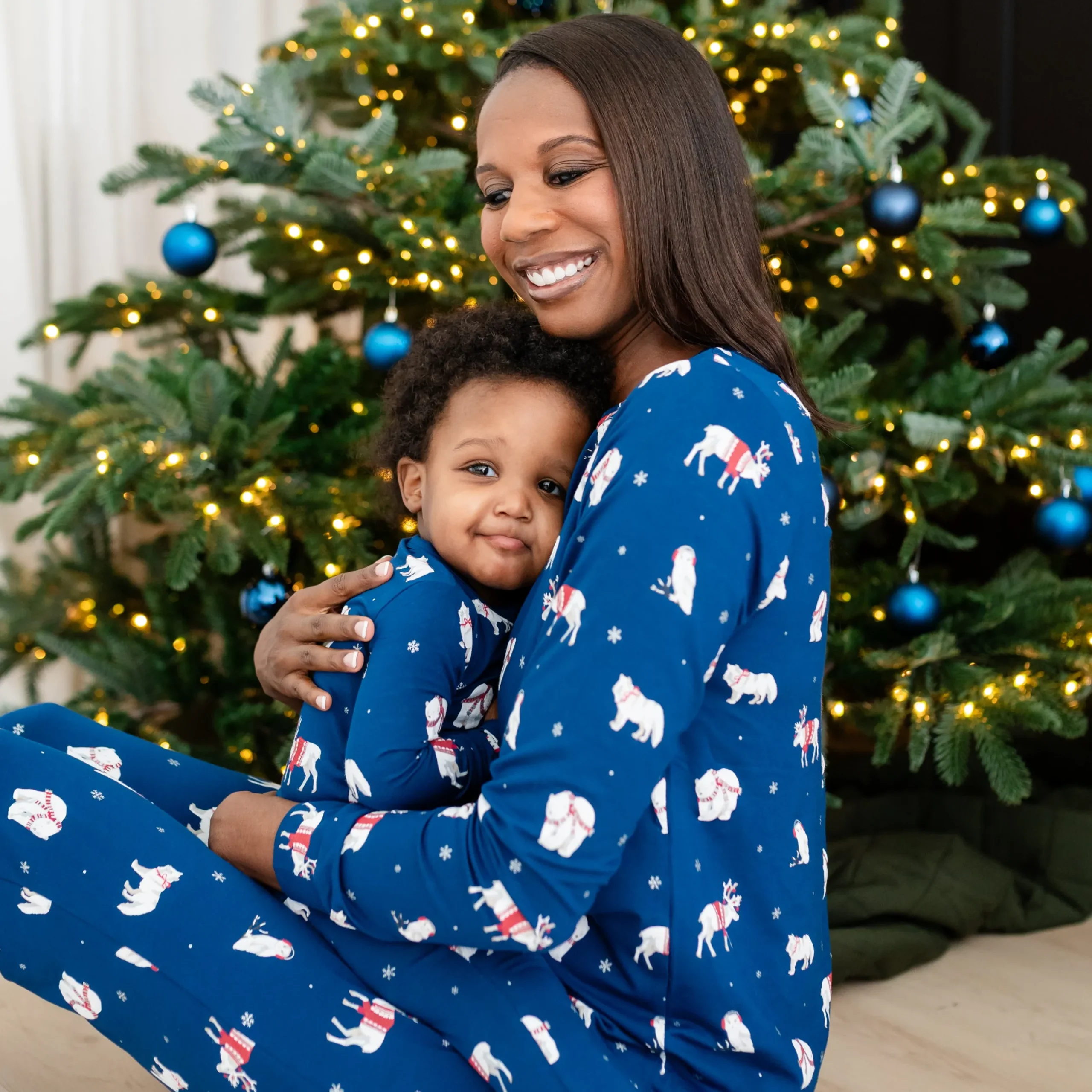Hot Kyte Baby Women's Jogger Pajama Set in Frosty Friends