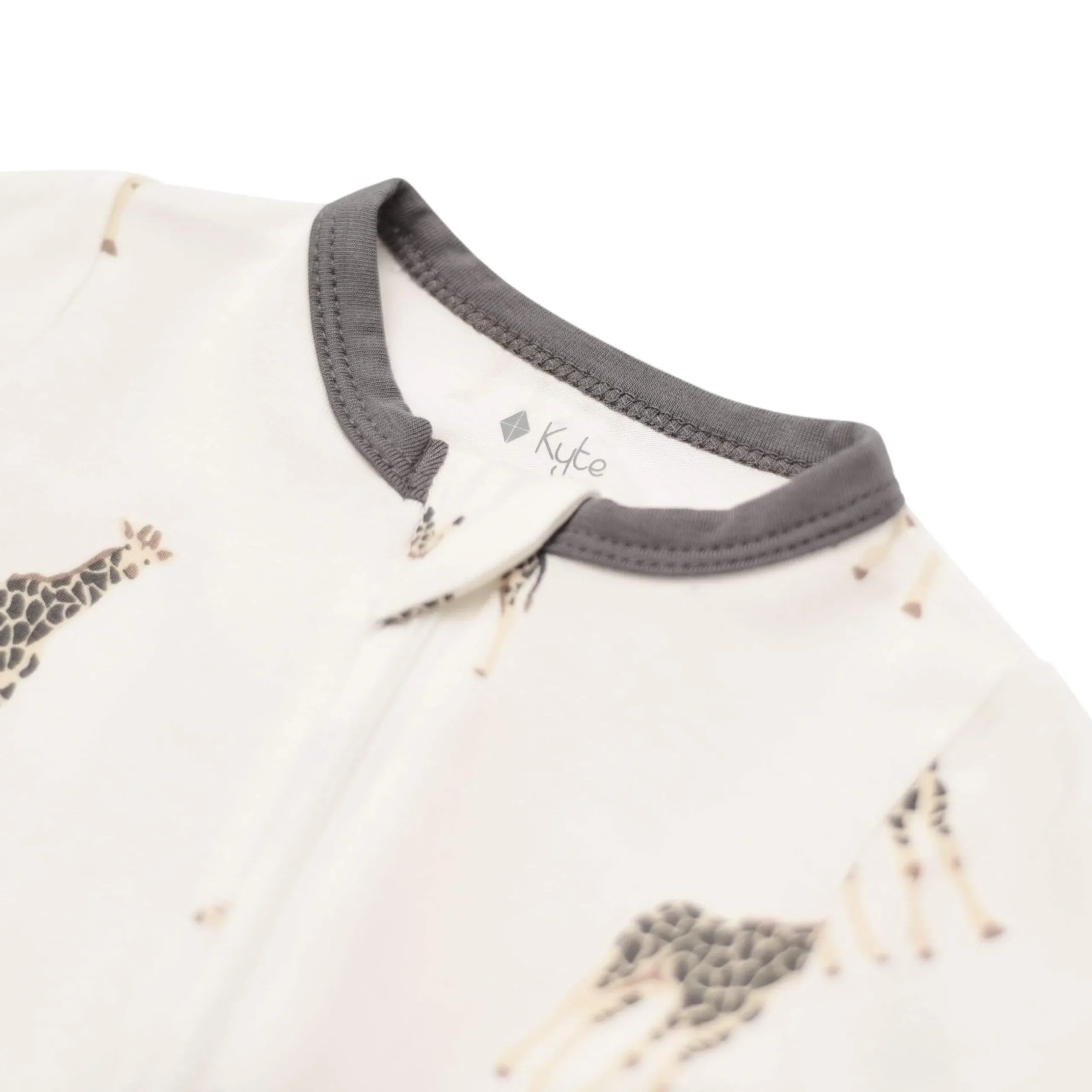 Best Kyte Baby Zippered Romper in Giraffe